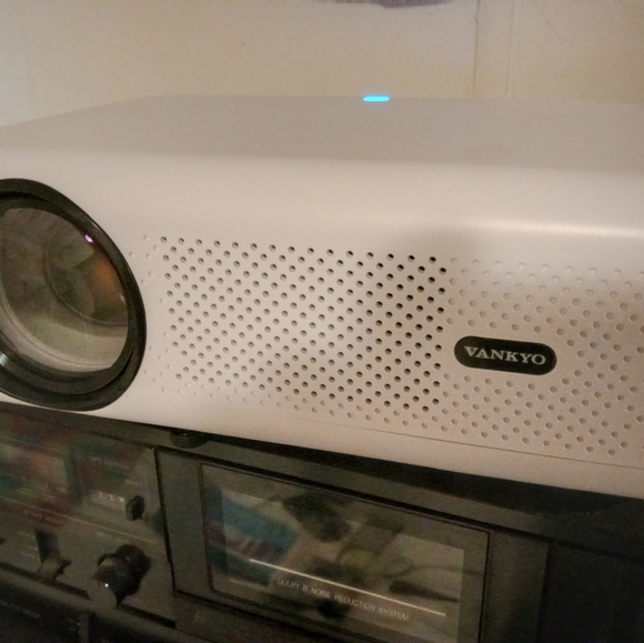 Vankyo Projector Model#YG461 - Picture 1 of 3